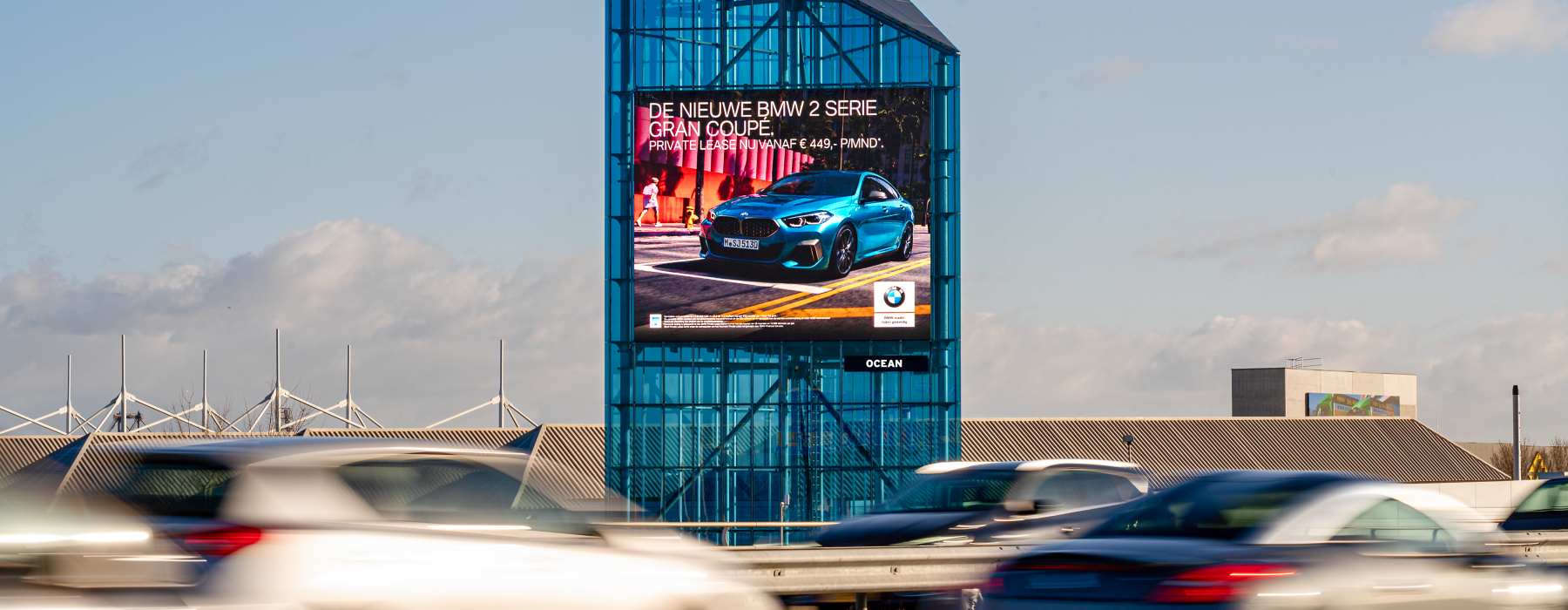 Impact met reclamemasten